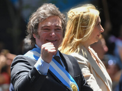 Javier Milei celebra su victoria al ser investido presidente de la Nación Argentina