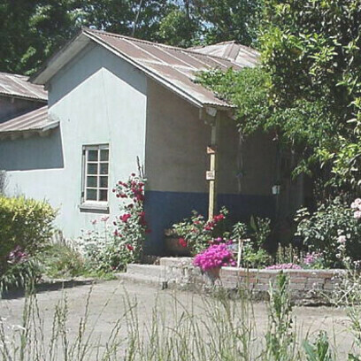 Haus in Pirque:Ich erinnere mich noch an das Gefühl, das ich stets empfand, wenn Nina, die in ihrem Korbsessel gesessen hatte, uns ankommen sah und uns mit einem breiten Lächeln begrüßte