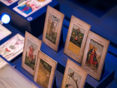 Sorcières . De l’ombre à la lumière, vue de l'exposition. Avec l'aimable autorisation de Pointe-à-Callière