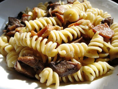 Fusilli with pancetta and mushrooms