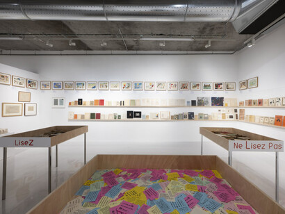 Transform the world, change life: a surrealist library, vue d'exposition. Avec l'aimable autorisation de la Galerie Jocelyn Wolff