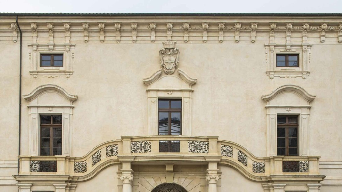 La facciata restaurata di Palazzo Ardinghelli, sede di Maxxi L'Aquila, foto Andrea Jemolo, courtesy Fondazione Maxxi