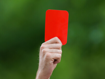 Tarjeta roja a los violentos