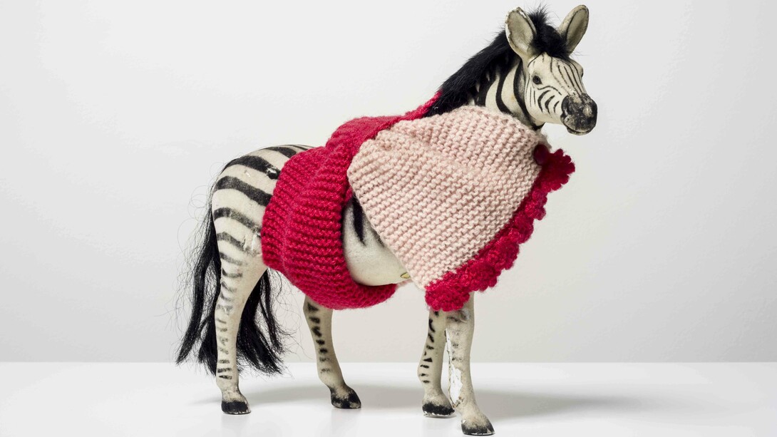 Feliciano Centurión, Familia de caballos, c.1990, Plastic toy animal with crochet wrap 10 x 15 x 5 cm. Photo: Eva Herzog, Courtesy of Cecilia Brunson Projects.
 