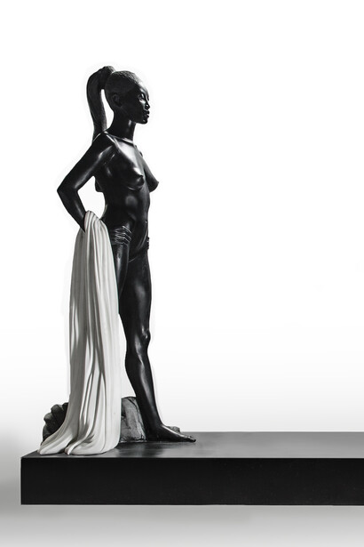 Aidan Salakhova
Duality
2015 Black Zimbabwean granite, white statuary marble
220 x 400 x 100 cm
Edition 2/3. Detail