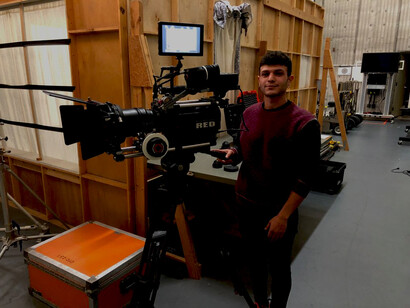 Luca Seretti setting up Red Camera nello studio di posa