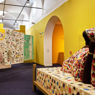 Khalid Albaih, La stagione della migrazione a Nord, vista della mostra. Per gentile concessione della Fondazione Brescia Musei