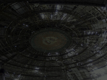 Detalle del techo en la cámara interior del Monumento Buzludja, Bulgaria