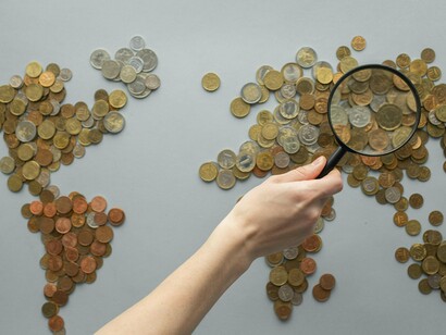 Do ponto de vista operacional, gestores brasileiros trazem uma mentalidade de eficiência criativa. Acostumados a operar com recursos limitados, eles desenvolvem soluções pragmáticas, flexíveis e de alto impacto. Essa abordagem contrasta com estruturas americanas mais robustas, porém, muitas vezes mais rígidas. Ao integrar essas perspectivas, empresas conseguem reduzir desperdícios, acelerar ciclos de inovação e manter foco em resultado sem perder capacidade de adaptação