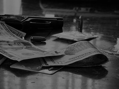 Pistola, proiettili, denaro