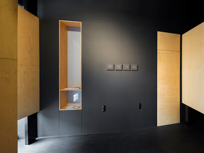 Ouvre(s) au Noir. Courtesy of Archiraar Gallery
