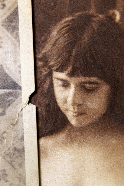 Gloria Oyarzabal, Untitled (détail), de la série On phantoms, wounds & the wa/ondering eye.  Per gentile concessione di Photo Elysée © Gloria Oyarzabal