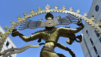 La statua di Śiva Nataraja presso il CERN di Ginevra