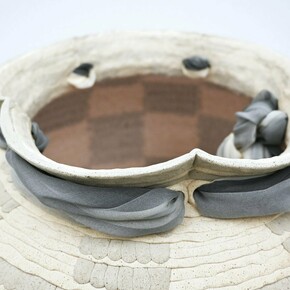 YoonJee Kwak, Patterned Memories, Dori Series No.1 (detail), 2024,
Hand-built stoneware, colored stoneware, silk fabric,
20 x 21 x 21 inches. Courtesy of the artist and Gerald Peters Contemporary