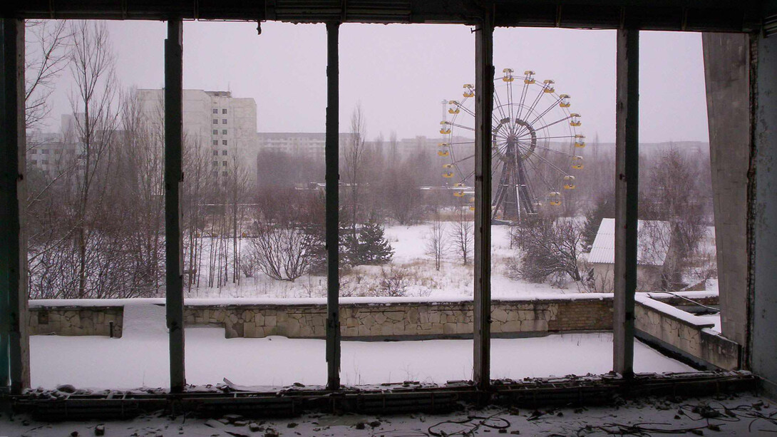 Edificio en ruinas en Pripyat, Ucrania. A lo largo de la historia, muchas ciudades han desaparecido, pero sus ruinas permanecen como testigos silenciosos del tiempo y la fragilidad humana