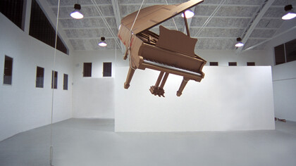Chris Gilmour, Piano Steinway, dimensioni reali, 2011, courtesy MarcoRossiartecontemporanea