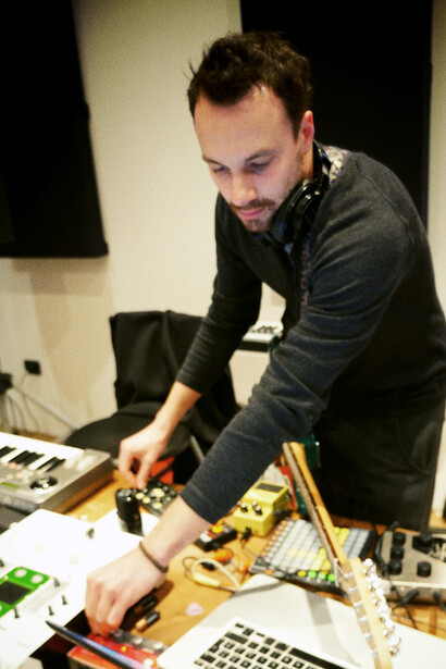IKE in studio. Photo by Riccardo Carli