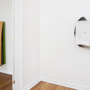 Ángela de la Cruz, Bulto, exhibition view. Courtesy of Travesía Cuatro