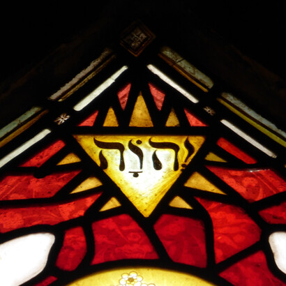 Tetragrama (Nome de Deus em caracteres hebraicos) em vitral, Catedral de St. Giles, Edimburgo