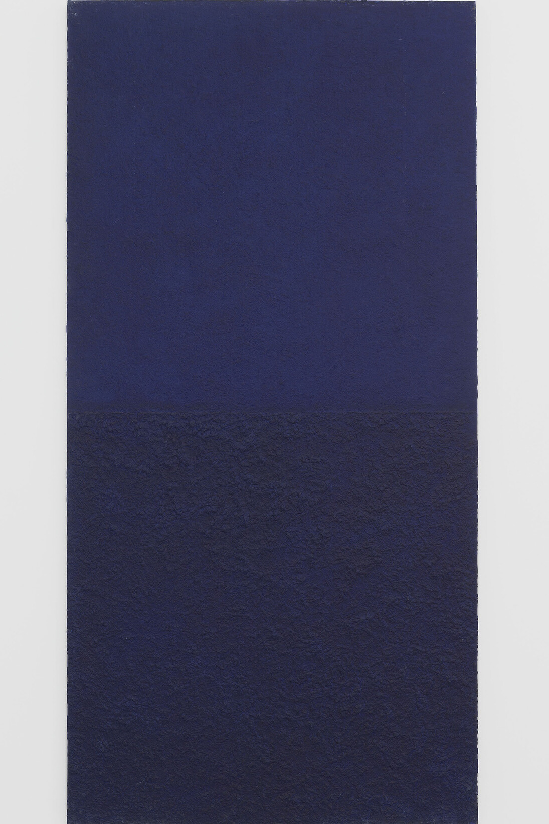 Chung Chang-Sup, “Meditation 951120” 1995. Fibre de mûrier sur toile / Tak fiber on canvas. 244 x 122 cm / 96 1/16 x 48 1/32 inches, Photo: Claire Dorn, Courtesy Galerie Perrotin