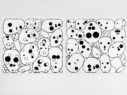 Mitja Tušek, Avec omega, pomme, haricot, cornichon, rien, bouteille, vue d'exposition. Avec l'aimable autorisation de Xippas