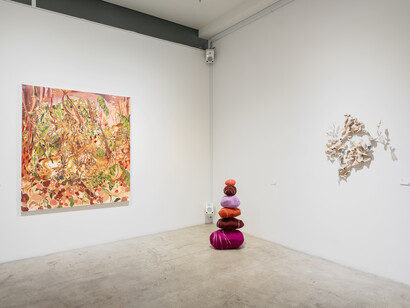 Various artists, Mad heart, be brave, exhibition view. Courtesy of Fridman Gallery. Photo by Adam Reich