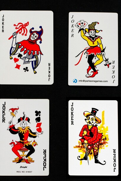 Attraverso scherzi, trasformazioni e bugie, mettono alla prova i potenti e smascherano le contraddizioni del mondo