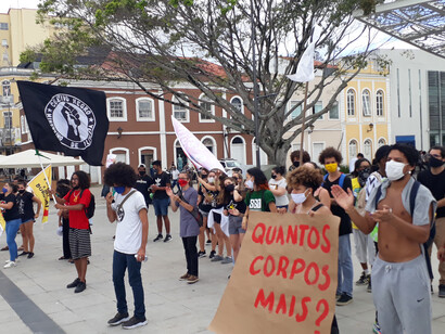 Marielle, mulher negra e periférica, contestou a violência do Estado e trouxe visibilidade a saberes subalternos. Fotos do ato do dia da consciência negra em Florianopolis, 21 de novembro de 2020