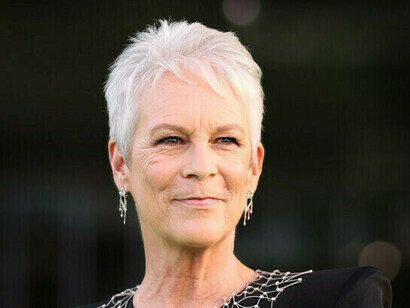 Jamie Lee Curtis ist eine amerikanische Schauspielerin, Produzentin, Kinderbuchautorin und Aktivistin. Bekannt für ihre Auftritte in Film und Fernsehen