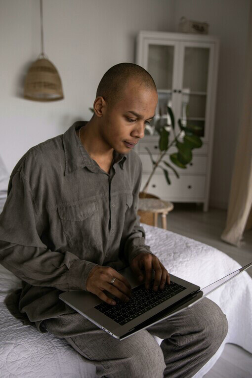 Escreva cartas para si mesmo ou para outras pessoas como forma de expressar sentimentos difíceis de verbalizar