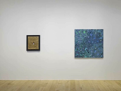 Lucio Fontana e Alteronce Gumby, A material dance, veduta della mostra. Cortesia della Galleria Secci