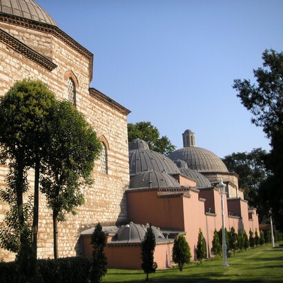 Il bagno turco (hamam) costruito dall'architetto “Mimar Sinan” su ordine del sultano Solimano il Magnifico per sua moglie Haseki Hürrem Sultan, conosciuta in Occidente come Roxelana o Roxelane. Situato a Istanbul, vicino alla Basilica di Santa Sofia. Turchia