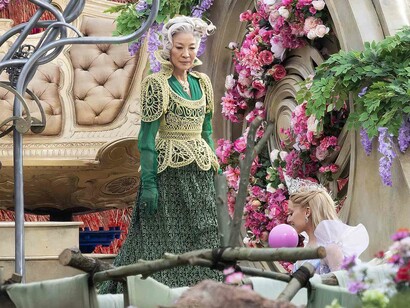 Wicked (2024) ofrece una visión fascinante de Oz antes de Dorothy, centrándose en la compleja amistad entre Elphaba y Glinda