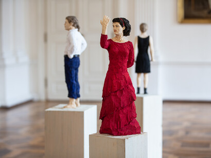 Stephan Balkenhol, Là ci darem la mano…exhibition view. Courtesy of DomQuartier Museum
