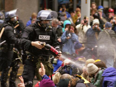Anti-globalization activists nonviolently blockading the World Trade Organization meeting in Seattle, USA, are pepper-sprayed by the police, 30 November 1999. Ph Steve Kaiser