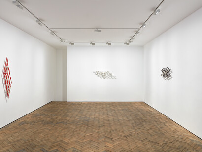 Ricky Swallow, Sand in My Joints, Modern Art Bury Street, exhibition view, 7 April - 14 May 2022. Photo: Robert Glowacki. Courtesy: the artist and Modern Art, London. 