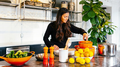 A woman making holistic food choices; nutrigenetics and microbiome testing can provide a more comprehensive and effective health coaching strategy