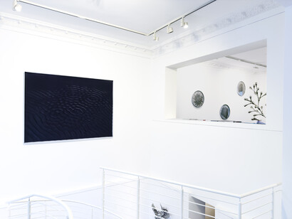 Loris Cecchini und Andrea Mastrovito, Sub limine – Die macht der schöpfung, ausstellungsansicht. Mit freundlicher genehmigung der Luisa Catucci Gallery
