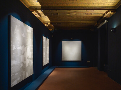 Leonardo Meoni, Gli altri colori purtroppo, sono tutti caduti, exhibition view. Courtesy of Amanita Gallery