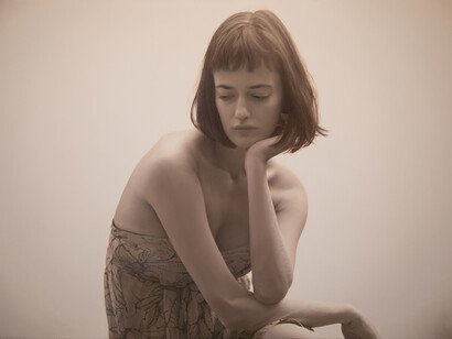 Yigal Ozeri, Untitled, Olya Monochrome, 42 x 60 inches, oil on canvas, 2015