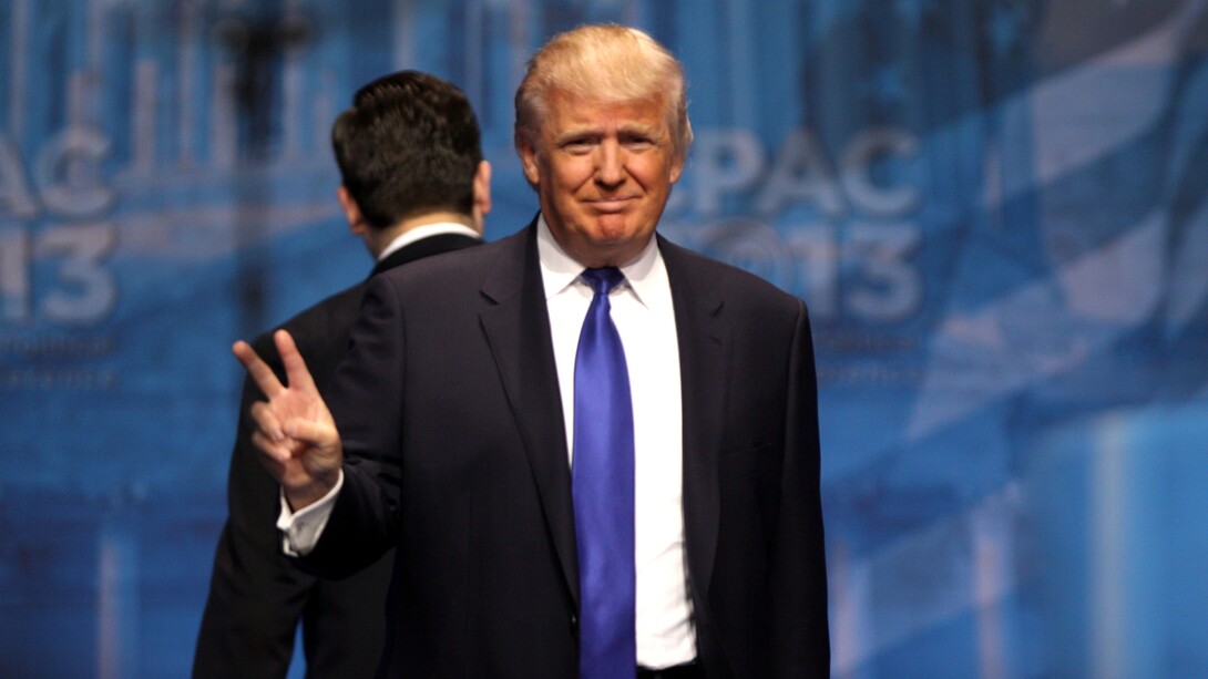 Donald Trump, ex presidente degli USA, rappresentante del Partito Repubblicano. Candidato alla presidenza per le elezioni di novembre 2024. Qui in una foto del 2013 di Gage Skidmore