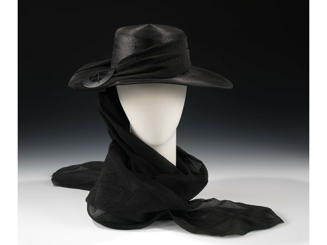 Henri Bendel (American, founded 1895), Mourning Hat, ca. 1915, Black straw, black silk, plastic, metal. The Metropolitan Museum of Art, Brooklyn Museum Costume Collection at The Metropolitan Museum of Art, Gift of the Brooklyn Museum, 2009; Gift of Mrs. Frederick H. Prince, Jr., 1967 (2009.300.1577). Photo: © The Metropolitan Museum of Art