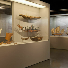 L'Afrique des routes, Exhibition view. Courtesy of Musée du Quai Branly
