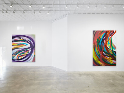 Katharina Grosse, Pie sell, lee slip, eel lips, exhibition view. Courtesy of Gagosian