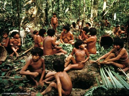 Famiglia Yanomami nella foresta