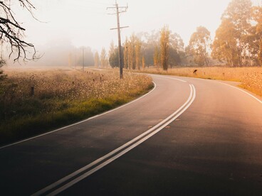  Para uma criança que passava as férias na casa dos avós, proximidades e afastamentos entre perto e longe dançavam pelo caminho que ligava as duas cidades