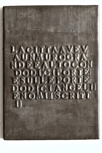 Altra opera in mostra Vittorio Messina piombo  2012, cm 25x35x3