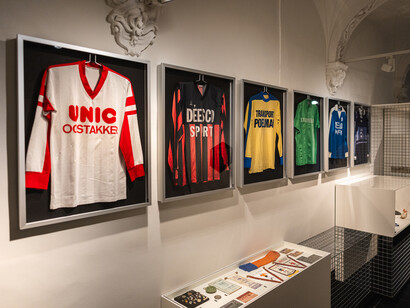 Offside. Football in the city, exhibition view. Courtesy of STAM