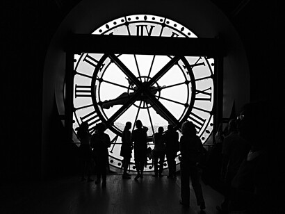 Orologio. Il tempo come padrone supremo: riflessioni sull'impossibilità di dominarlo. Parigi, Francia