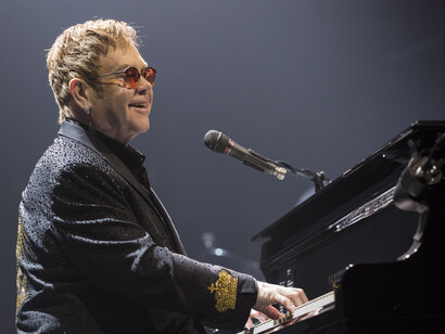 Elton John durante un recente concerto